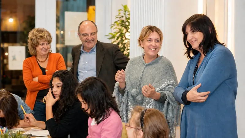 Özlem Zenker bei einem Bildungsprojekt mit Kindern in Rosenheim